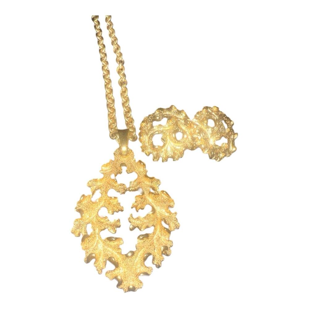 Vintage Signed Crown Trifari Gold Tone Pendant Necklace with matching Earings